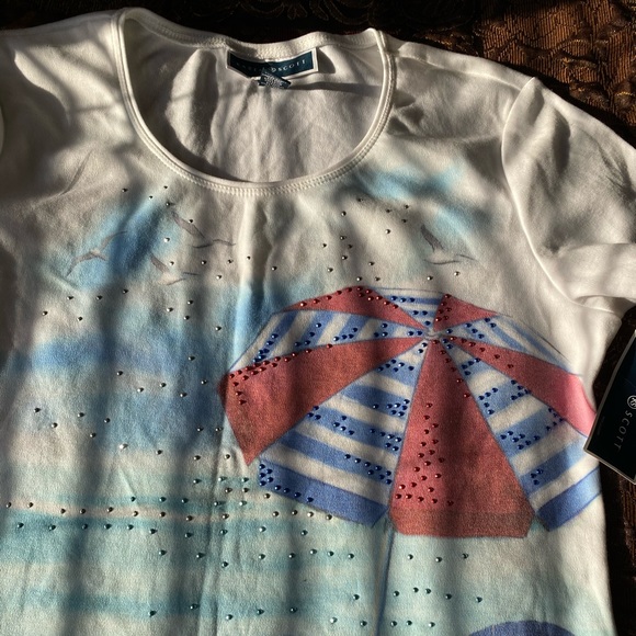 White shirt/top - Picture 2 of 4